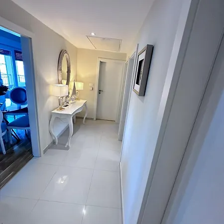 Апартаменты Islandsea - High End Retreat With Breathtaking Sea Views Трогир